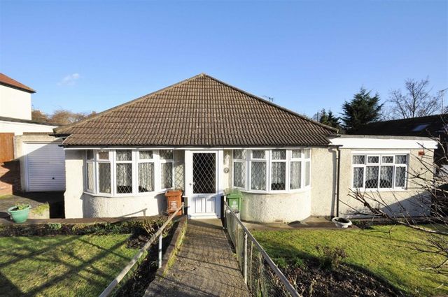 house front Image of 2 Bedroom Detached For Sale at Bexleyheath Kent Bexleyheath, DA7 5EE Image of house front